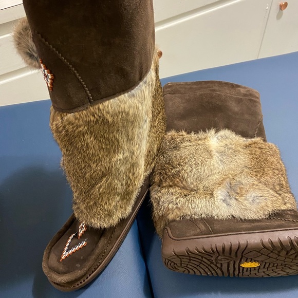 Host Pick Manitobah Mukluks - Picture 2 of 4